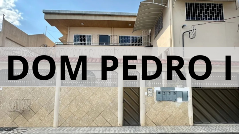 VENDE-SE CASA NO DOM PEDRO I: Uma Residência Espaçosa e Versátil